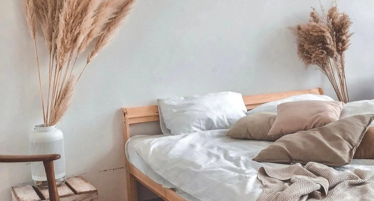 White 500TC cotton bedlinen with embroidered detailing