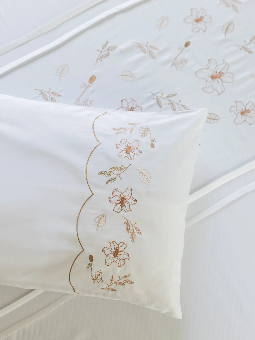 Autumn Petal embroidered 500TC cotton bedsheet set with scalloped detailing