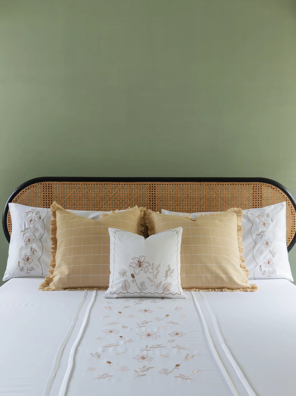 Autumn Petal Scallop Luxury Bedlinen Set in 500TC – alternate view