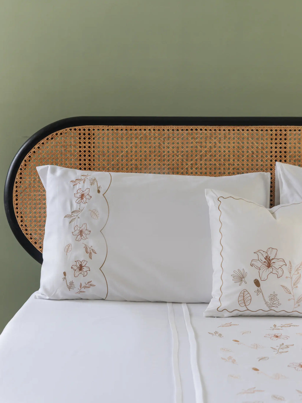 Autumn Petal Scallop Luxury Bedlinen Set in 500TC – alternate view