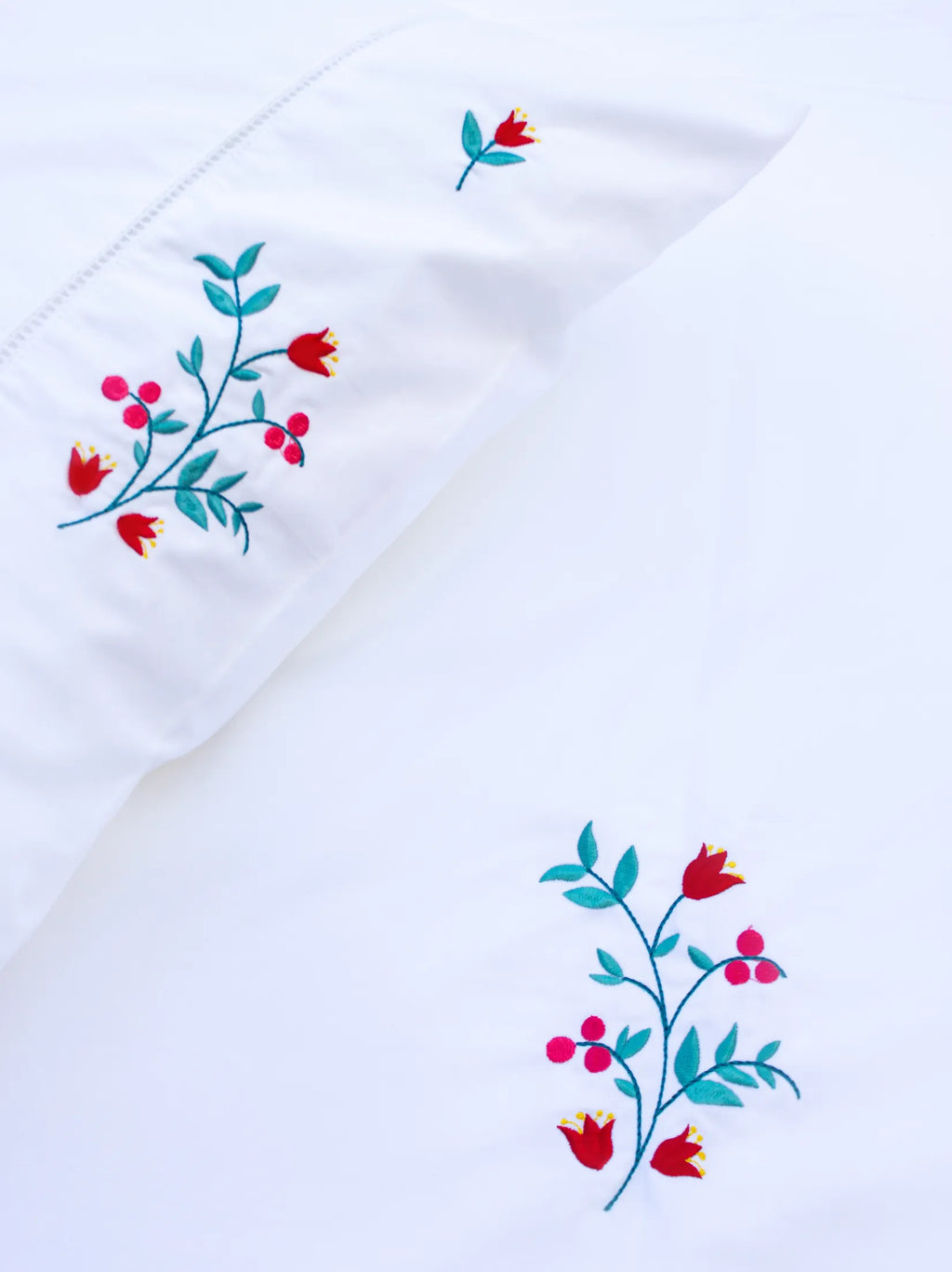 Red Tulip embroidered 500TC cotton bedsheet set