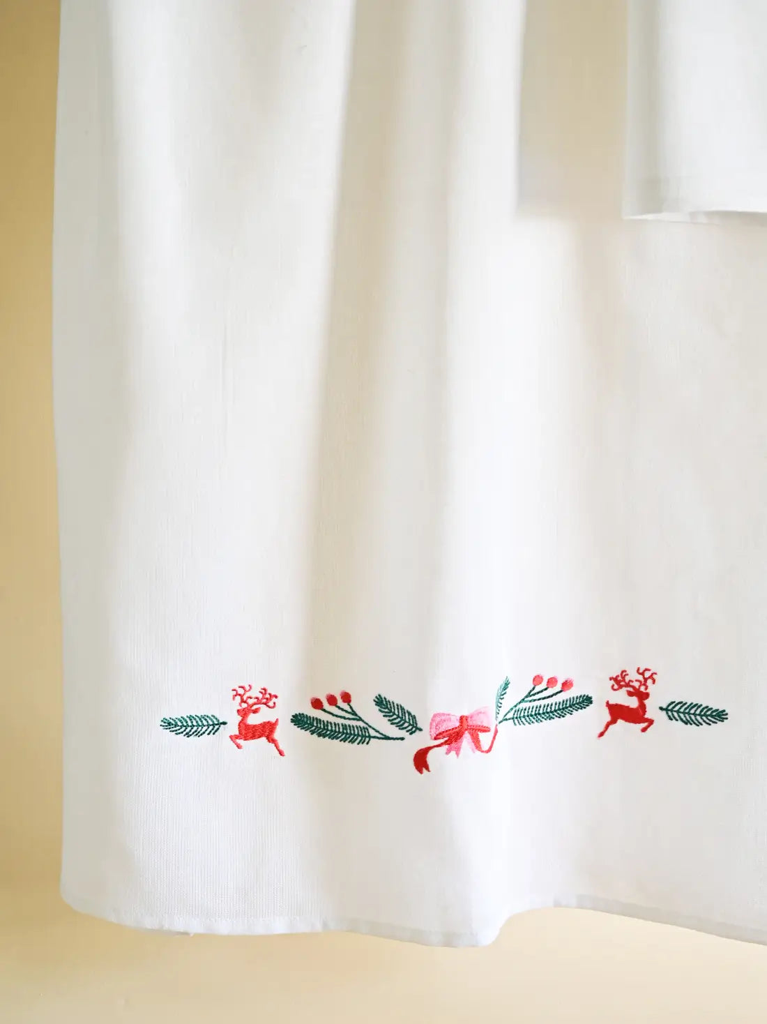 Christmas Holly Kerala Bath Towel with Gift Bag – Set of 2 – Thorthu – alternate view