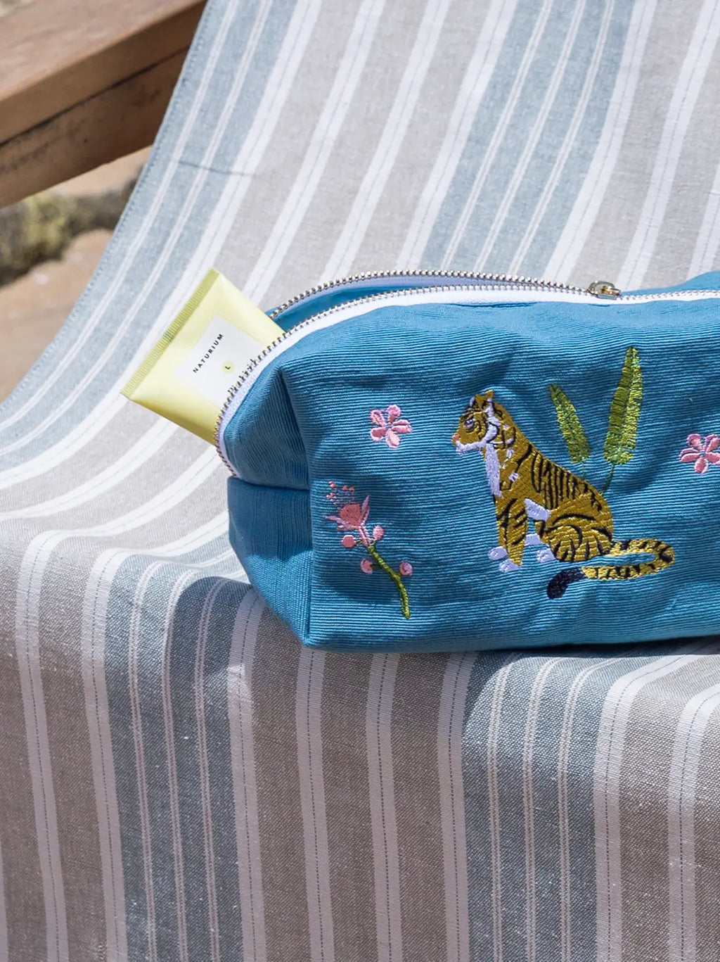 Malabar Tiger Ocean Blue Toiletry Bag – alternate view