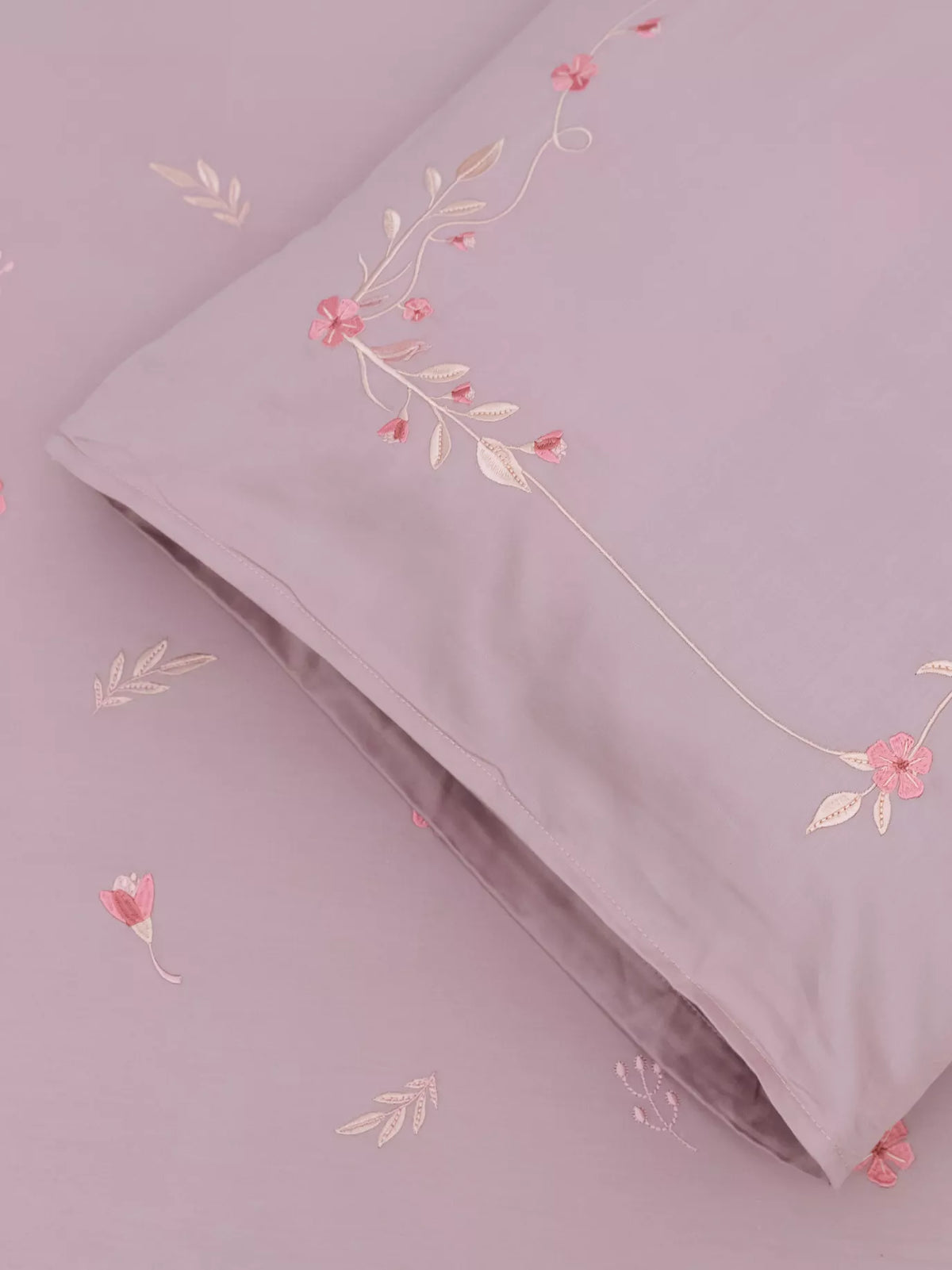 Mauve Bedlinen set with floral and vines embroidery with pillow cover