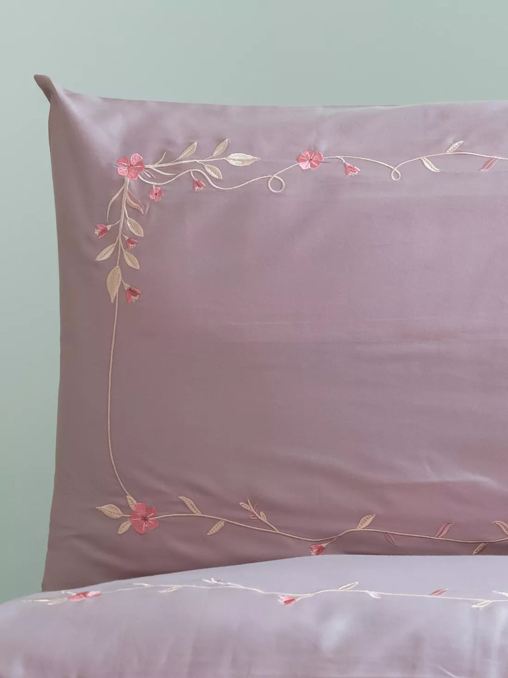 Mauve Gardenia Embroidered Duvet Cover Set in 400TC -240 x 220 cm – alternate view