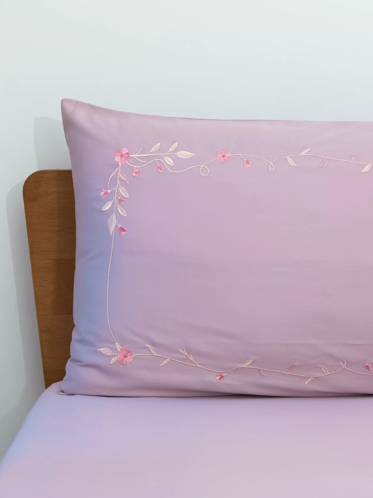 Mauve Bedsheet set with floral and vines embroidery
