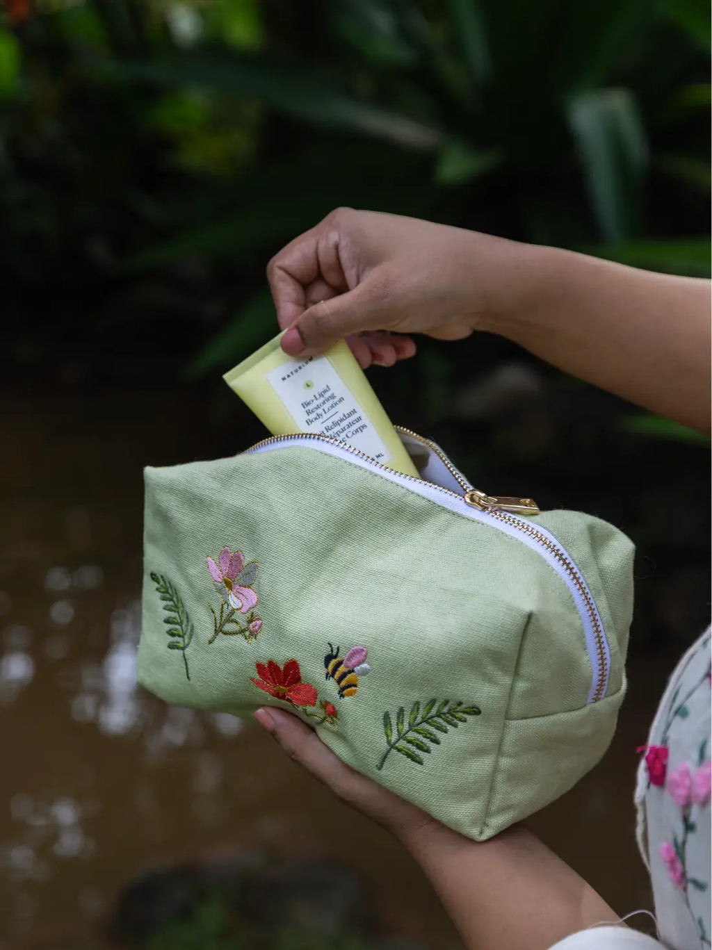 Monsoon Bloom Pale Green Toiletry Bag – alternate view