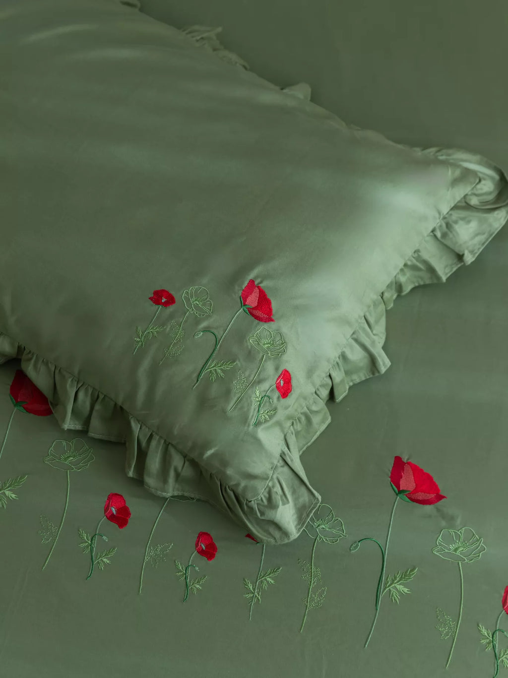 Poppy Fields Green Embroidered Bedlinen Diwali Gift Set – alternate view