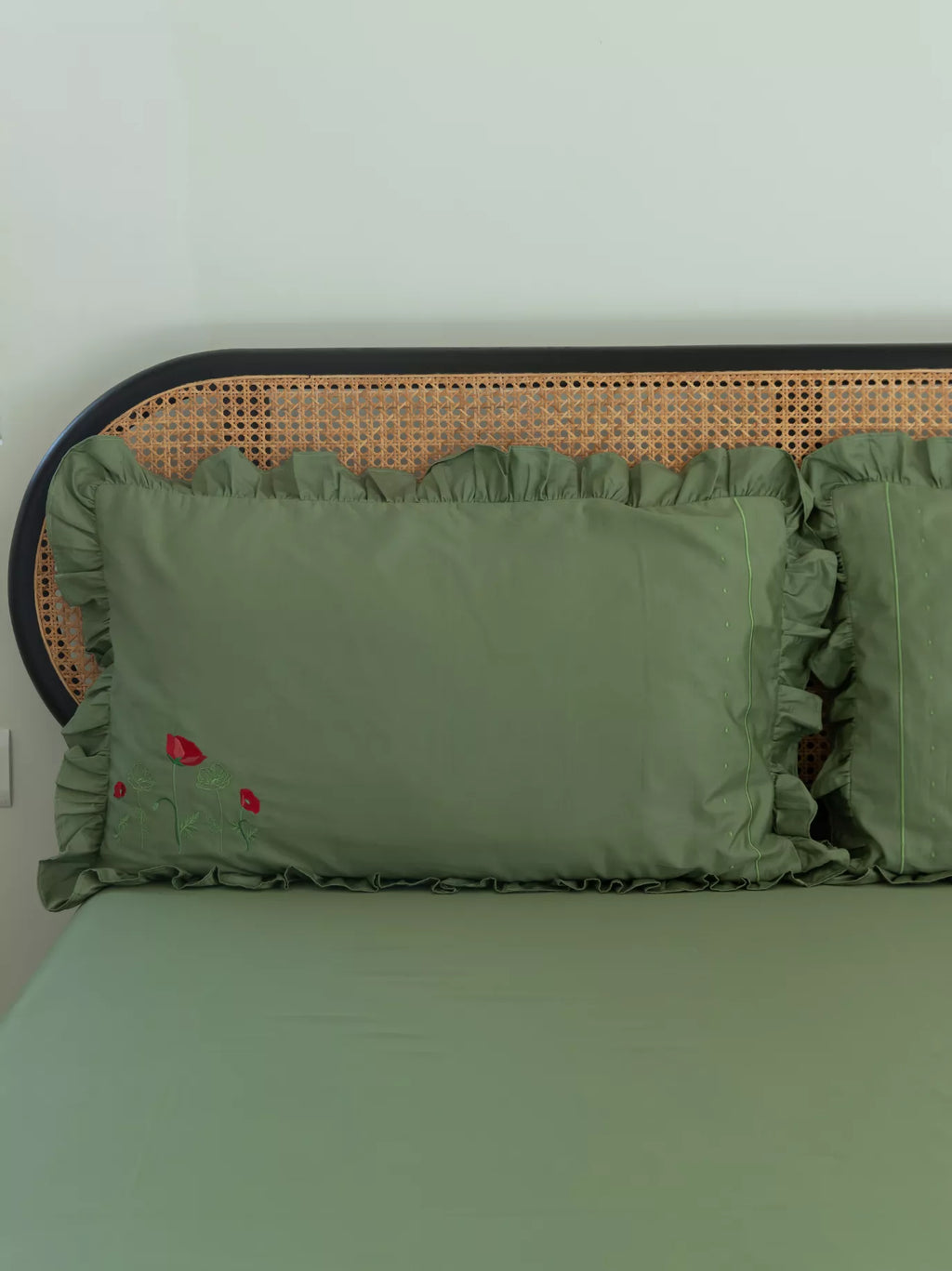 Poppy Fields Green Embroidered Bedlinen Diwali Gift Set – alternate view