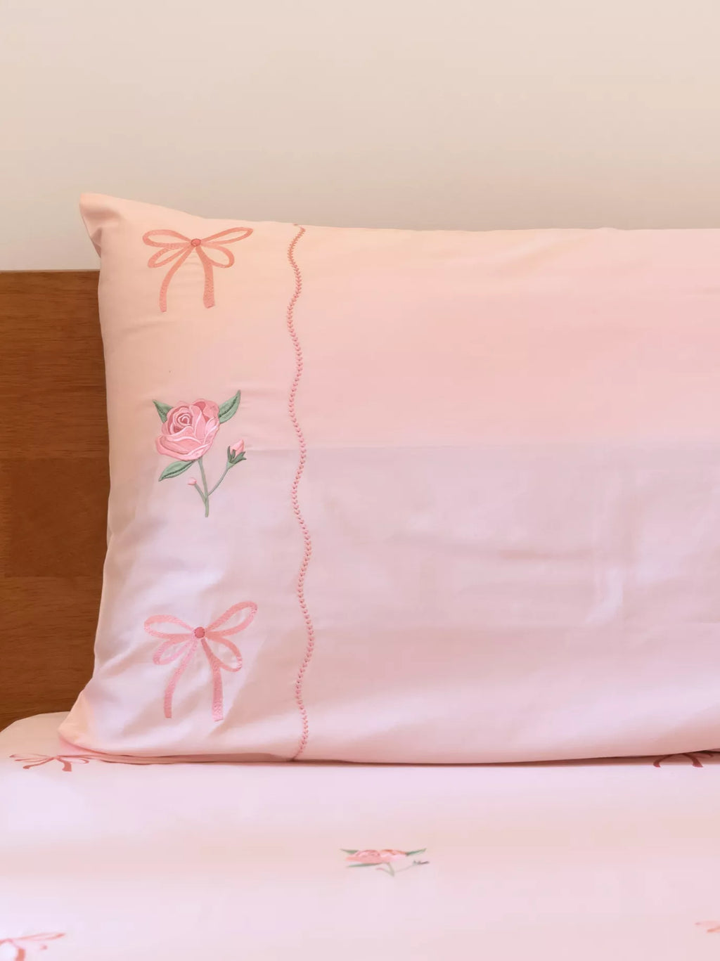 Blush Rosette embroidered 400TC cotton bedsheet set