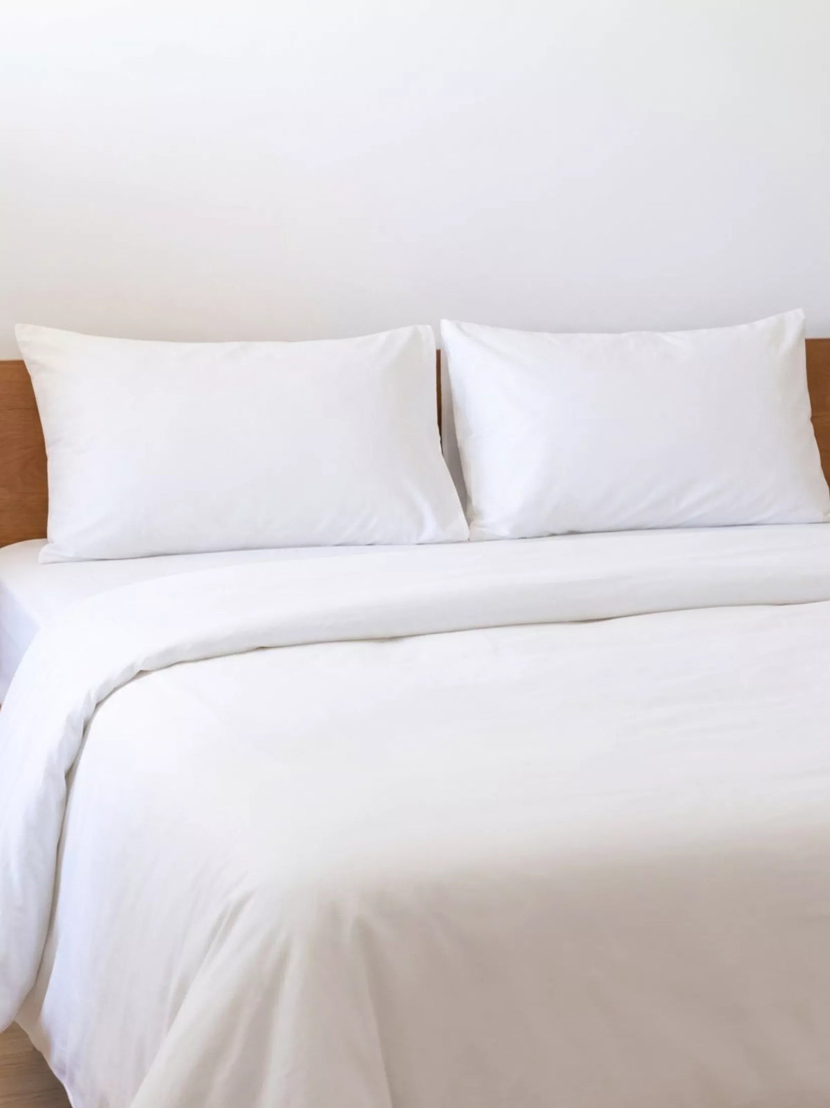 Pearl White Duvet Cover Set in 500TC -240 x 220 cm – alternate view