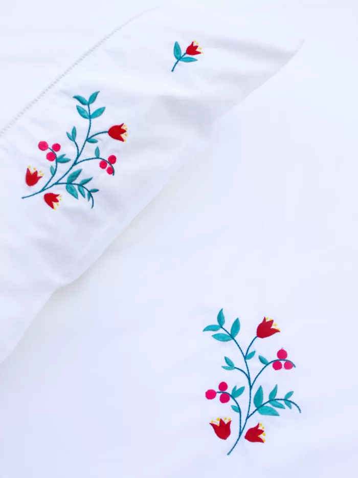 Bedlinen with red embroidery cotton
