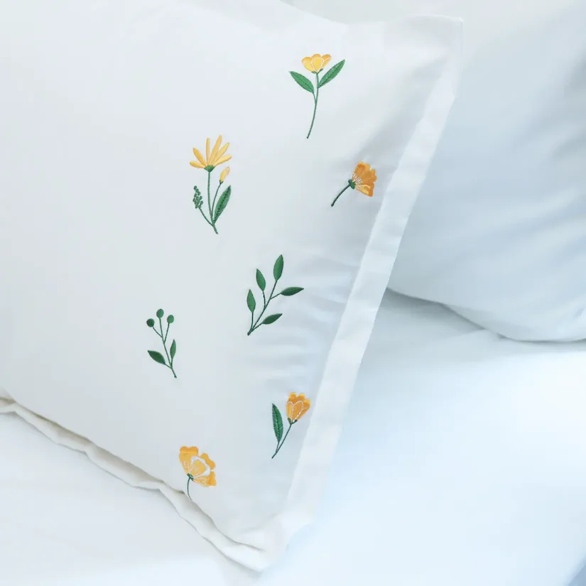 Instapost - floral embroidery bedlinen