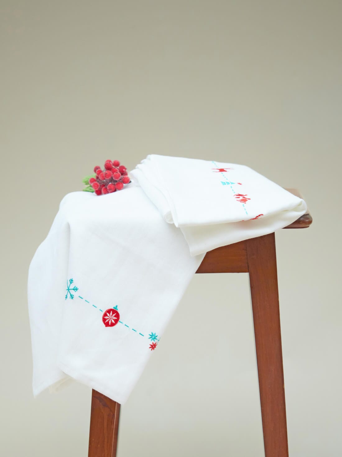 Bells and Baubles Festive Kerala Bath Towels with Gift Bag – Set of 2 – Thorth - Image 2