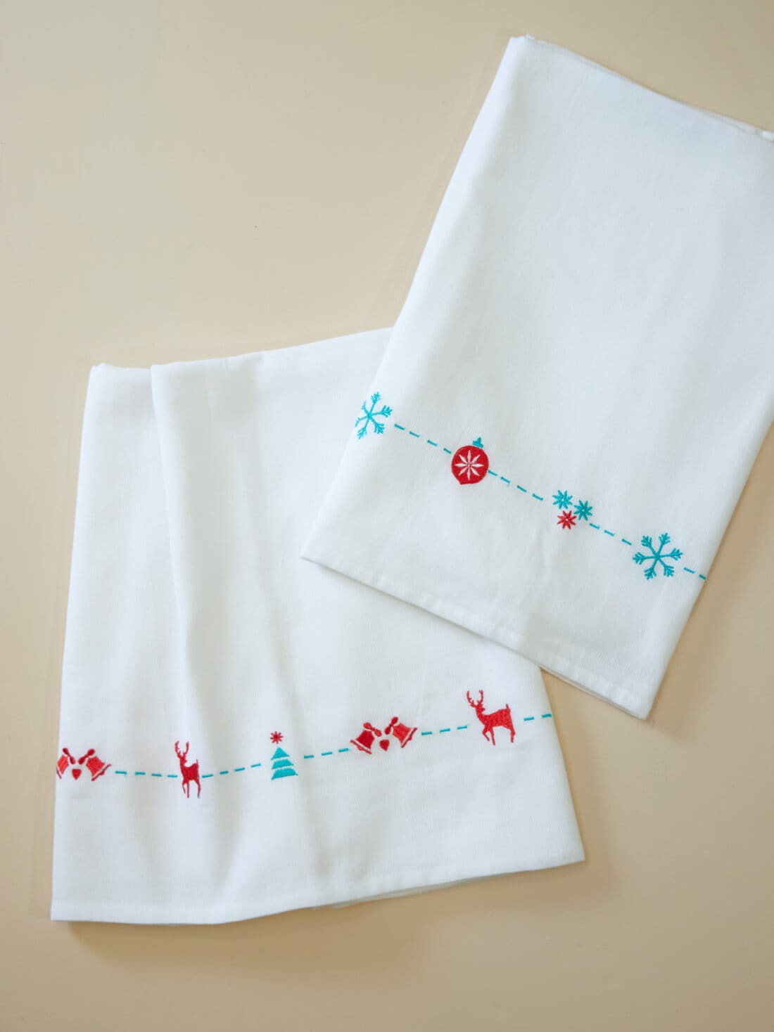 Bells and Baubles Festive Kerala Bath Towels with Gift Bag – Set of 2 – Thorth - Image 3