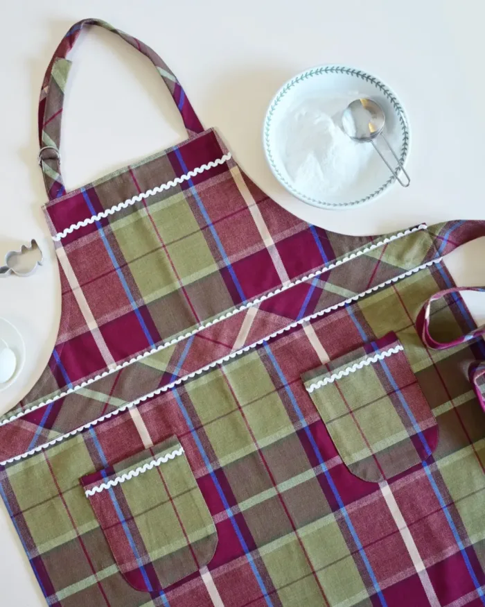 Harvest Moss Maroon Checks Apron - Image 2