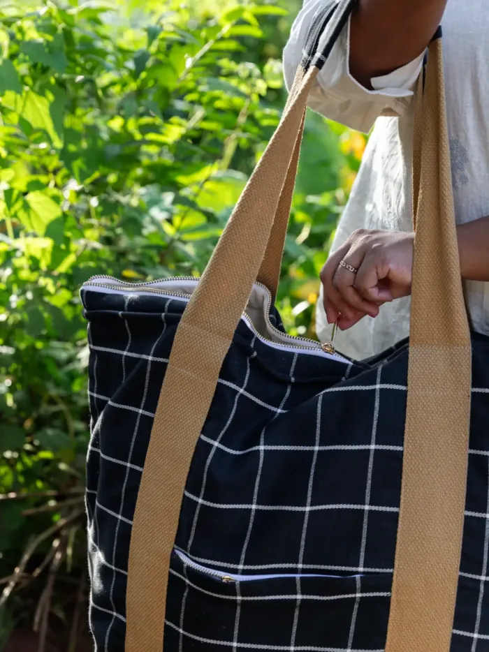 Black Pepper Checks Weekender Bag - Image 3