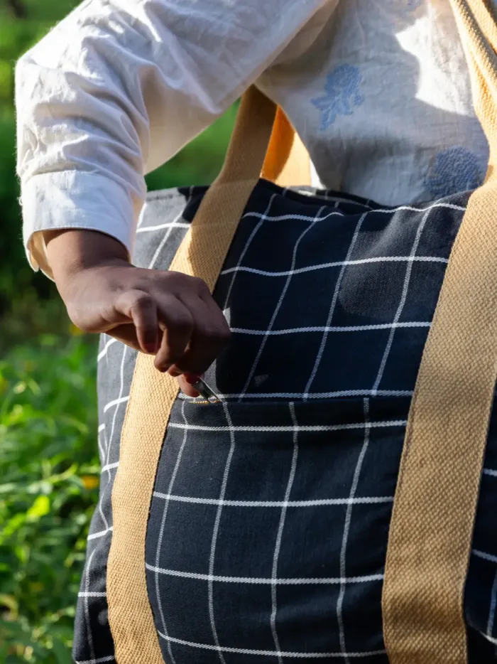 Black Pepper Checks Weekender Bag - Image 5