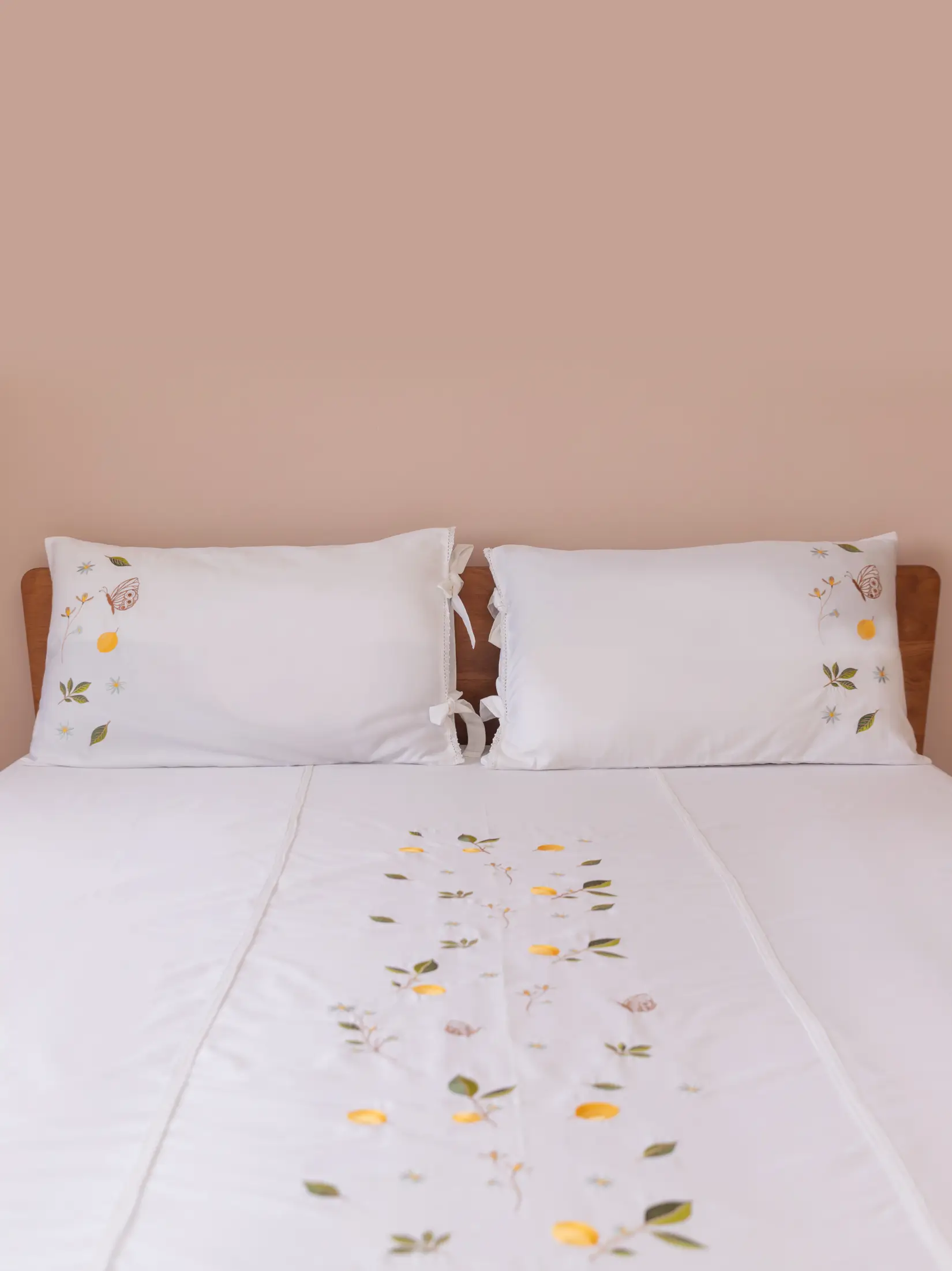 Summer Orchard Luxury Bedlinen Set in 500TC - Image 2