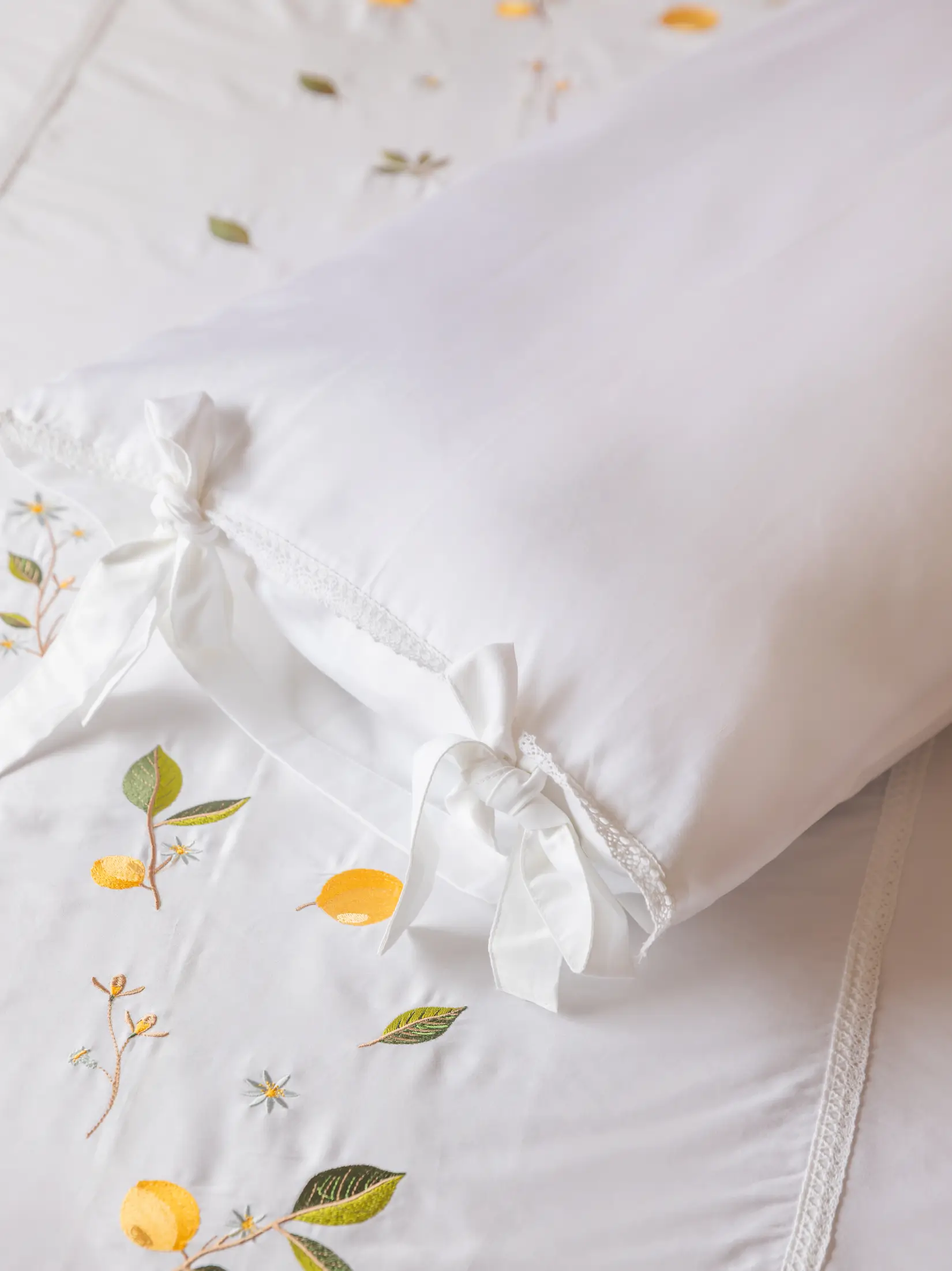 Summer Orchard Luxury Bedlinen Set in 500TC - Image 3